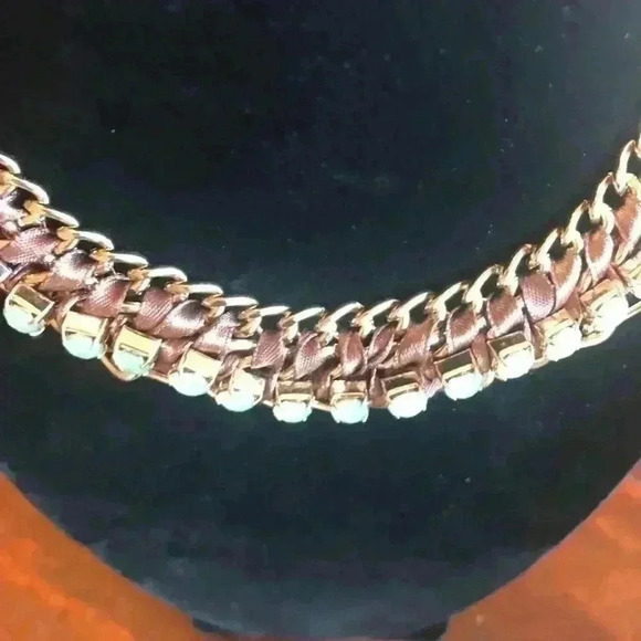 pretty Necklace with green stones - Picture 3 of 8